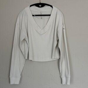 ALO Yoga Muse V‑Neck Pullover Ivory